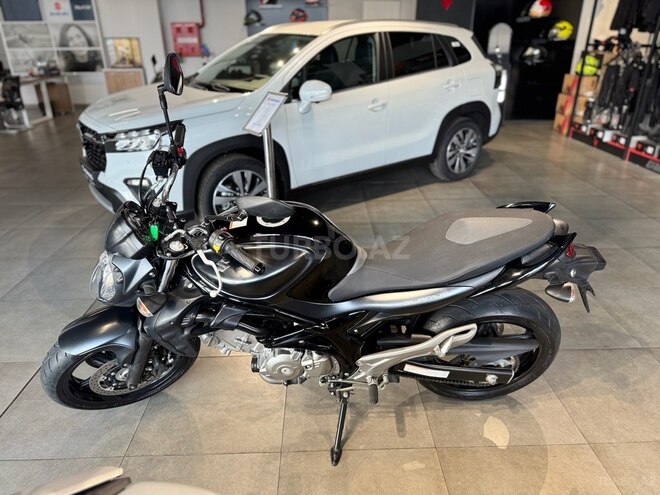 Suzuki SFV 650 Gladius-3