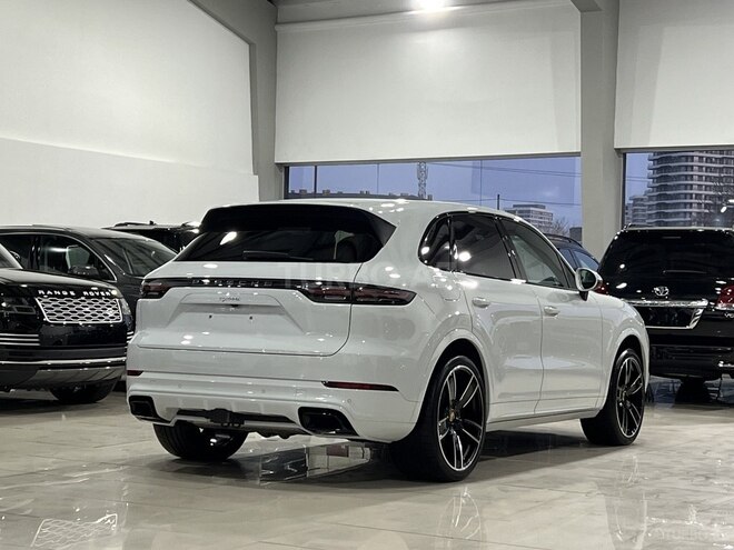 Porsche Cayenne-2