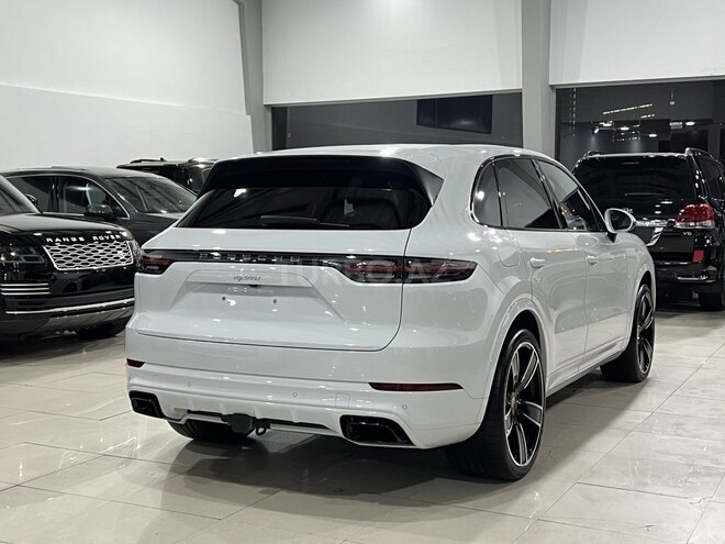 Porsche Cayenne-8