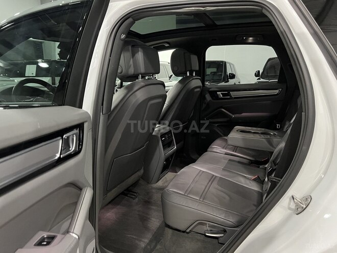 Porsche Cayenne-20