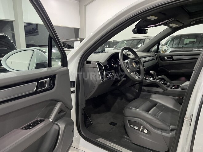 Porsche Cayenne-12