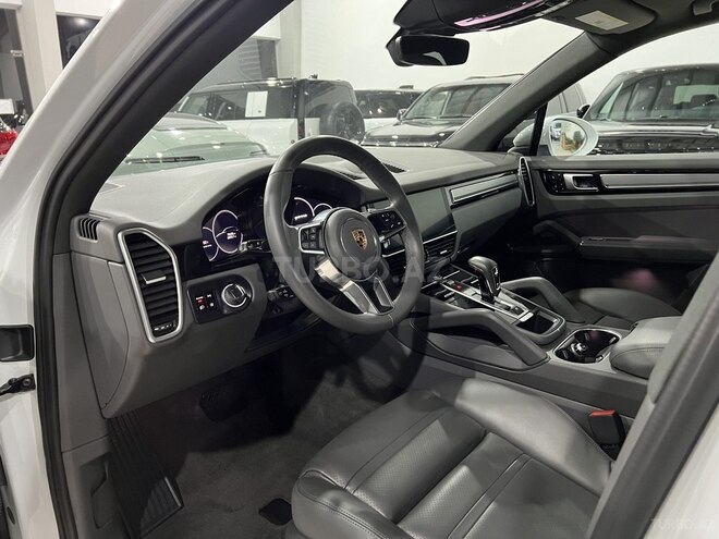 Porsche Cayenne-13