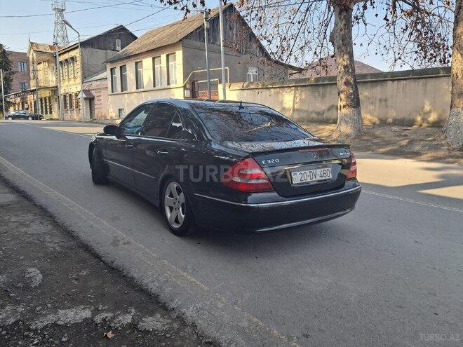 Mercedes E 320 2002, 235,000 km - 3.2 l - Qazax