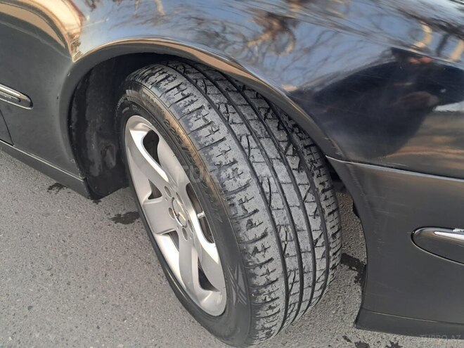 Mercedes E 320 2002, 235,000 km - 3.2 l - Qazax