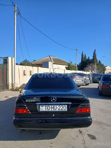 Mercedes E 220 1994, 300,000 km - 2.2 l - Bakı