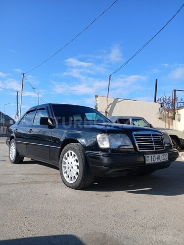 Mercedes E 220 1994, 300,000 km - 2.2 l - Bakı