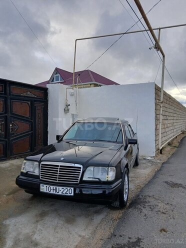 Mercedes E 220 1994, 300,000 km - 2.2 l - Bakı