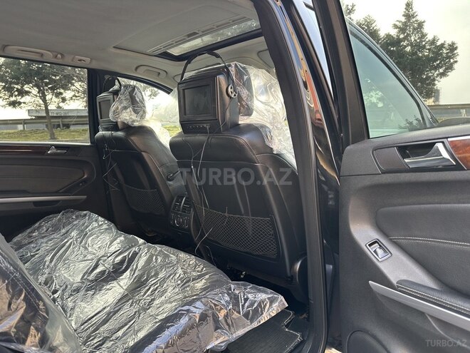 Mercedes GL 450 4MATIC-24