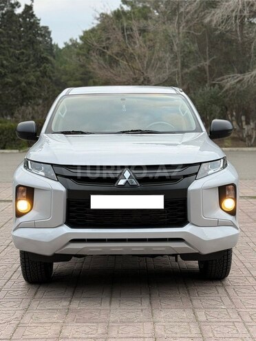 Mitsubishi L200 2019, 130,000 km - 2.4 l - Bakı