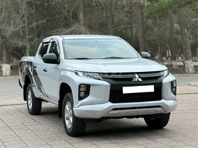 Mitsubishi L200 2019, 130,000 km - 2.4 l - Bakı