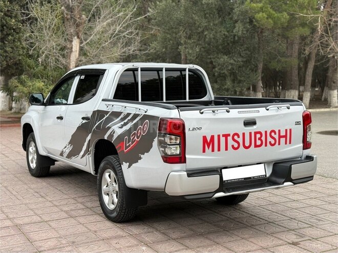Mitsubishi L200 2019, 130,000 km - 2.4 l - Bakı
