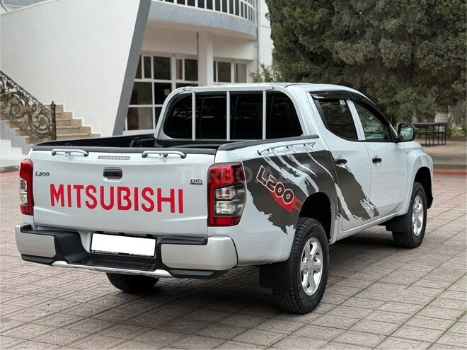 Mitsubishi L200 2019, 130,000 km - 2.4 l - Bakı