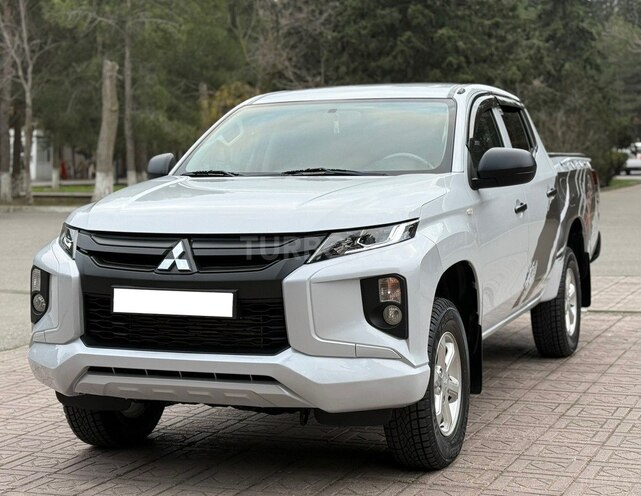 Mitsubishi L200 2019, 130,000 km - 2.4 l - Bakı