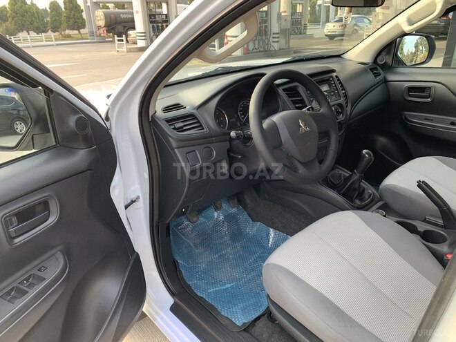 Mitsubishi L200 2019, 130,000 km - 2.4 l - Bakı