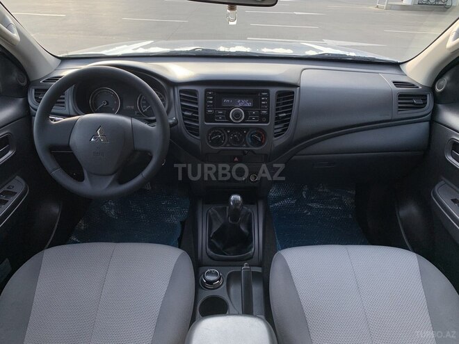 Mitsubishi L200 2019, 130,000 km - 2.4 l - Bakı