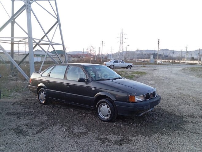 Volkswagen Passat 1990, 290,000 km - 1.8 l - Mingəçevir