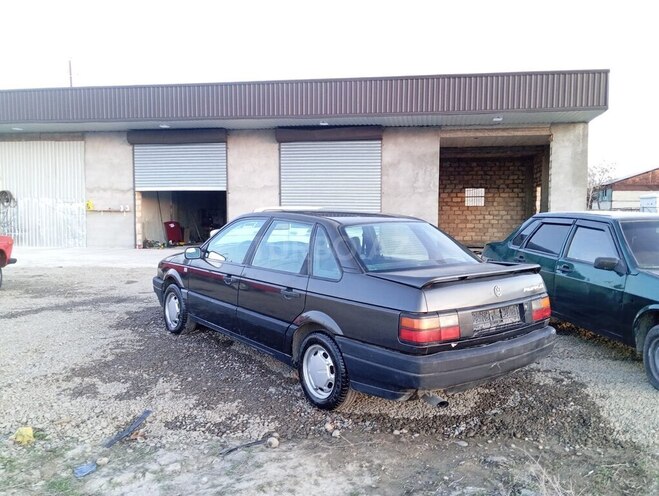 Volkswagen Passat 1990, 290,000 km - 1.8 l - Mingəçevir