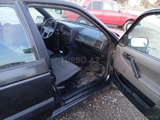 Volkswagen Passat 1990, 290,000 km - 1.8 l - Mingəçevir