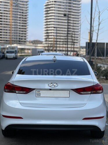Hyundai Elantra-5