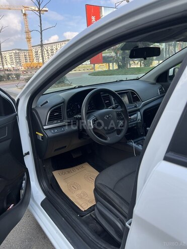 Hyundai Elantra-7