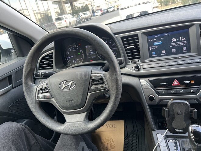Hyundai Elantra-9