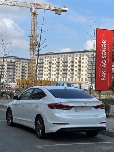 Hyundai Elantra-2
