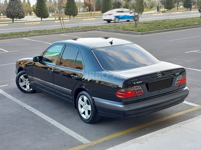 Mercedes E 220 d 1999, 438,000 km - 2.2 l - Sumqayıt