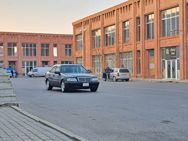 Mercedes C 200 1994, 238,000 km - 2.0 л - Gəncə