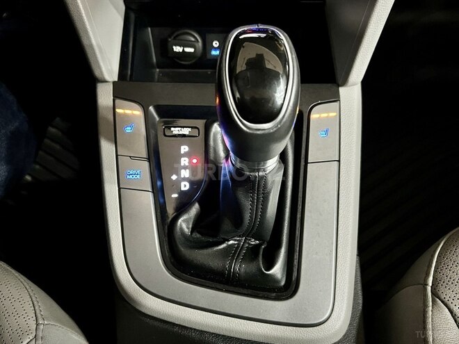Hyundai Elantra-14