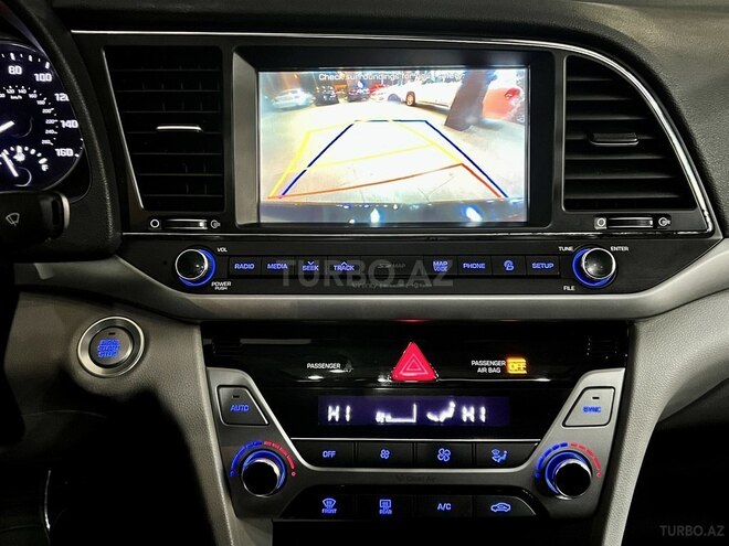 Hyundai Elantra-15