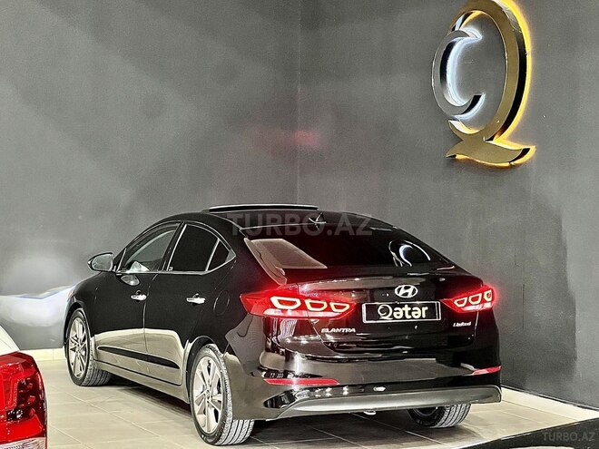 Hyundai Elantra-11