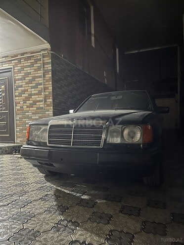 Mercedes E 250 1987, 330,000 km - 2.5 l - Qazax