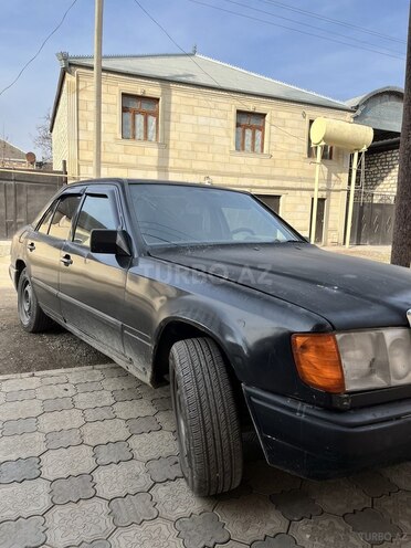 Mercedes E 250 1987, 330,000 km - 2.5 l - Qazax