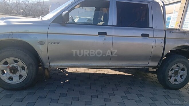 Mitsubishi L200 2005, 365,000 km - 2.5 l - Gədəbəy