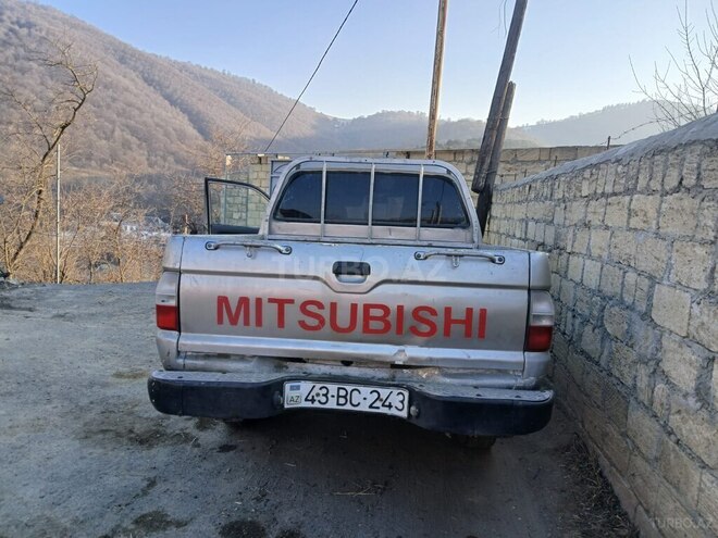 Mitsubishi L200 2005, 365,000 km - 2.5 l - Gədəbəy