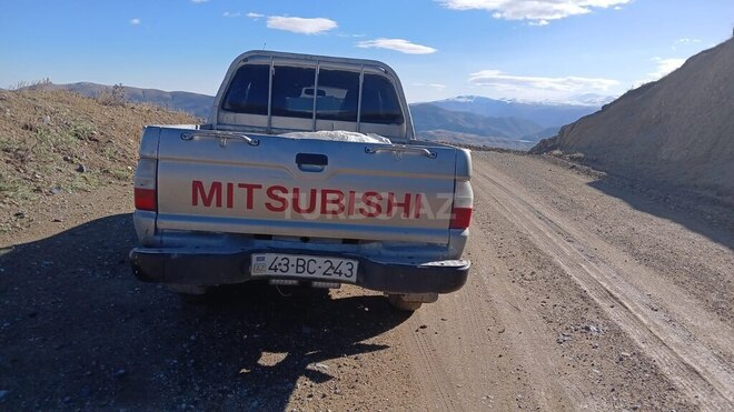 Mitsubishi L200 2005, 365,000 km - 2.5 l - Gədəbəy