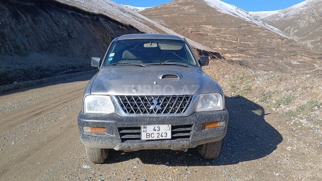 Mitsubishi L200 2005, 365,000 km - 2.5 l - Gədəbəy
