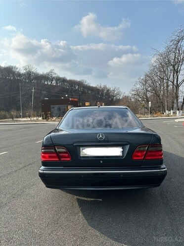 Mercedes E 270 2001, 395,000 km - 2.7 л - Zaqatala