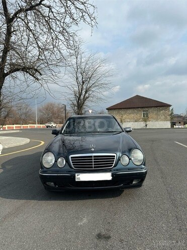 Mercedes E 270 2001, 395,000 km - 2.7 л - Zaqatala