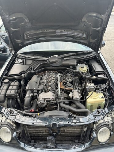 Mercedes E 270 2001, 395,000 km - 2.7 л - Zaqatala