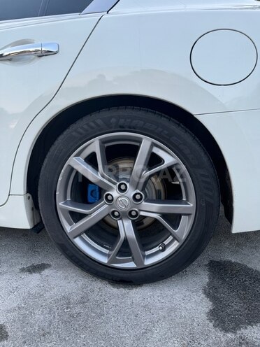 Nissan Maxima-2
