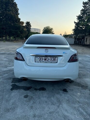 Nissan Maxima-5