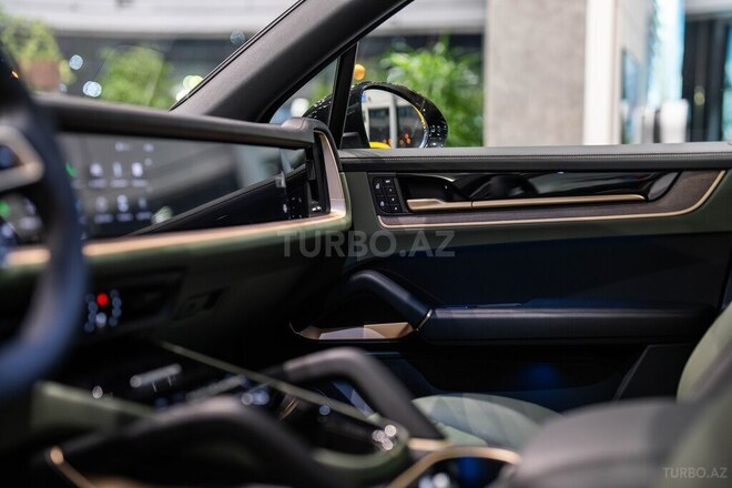 Porsche Cayenne E-Hybrid-16