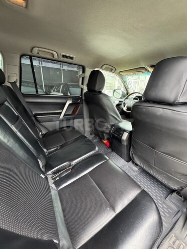 Toyota Land Cruiser Prado-11