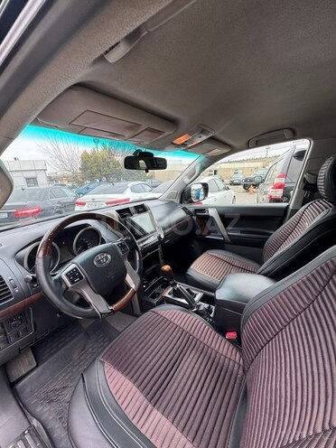 Toyota Land Cruiser Prado-8