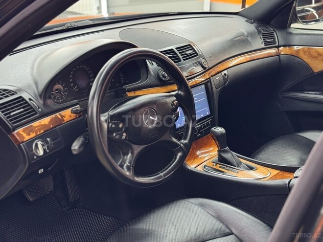 Mercedes E 220-10