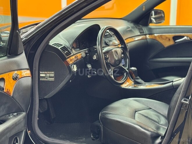 Mercedes E 220-12