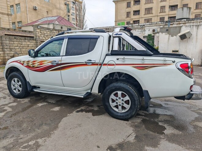 Mitsubishi L200 2011, 384,300 km - 2.5 l - Bakı