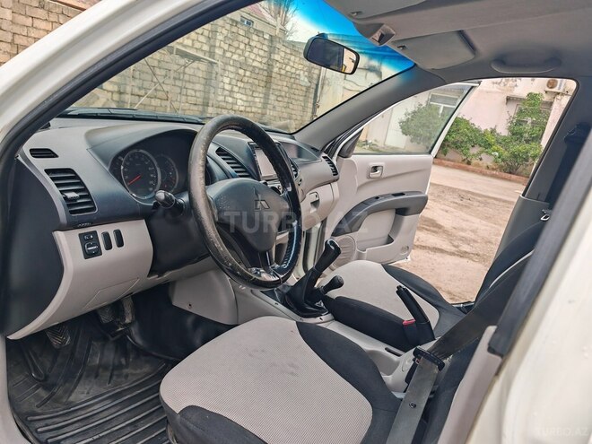 Mitsubishi L200 2011, 384,300 km - 2.5 l - Bakı