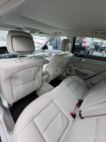 Mercedes E 220 d-11
